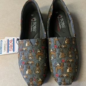 Bob's, dog print with memory foam insoles size W 6